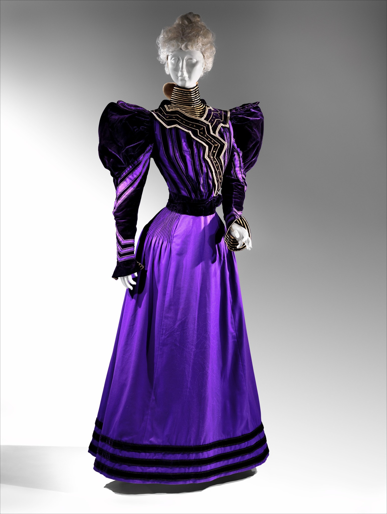 Mourning Robe ‘Two Years of Sable Gloom’: The Stages of Victorian Mourning – Grave ...